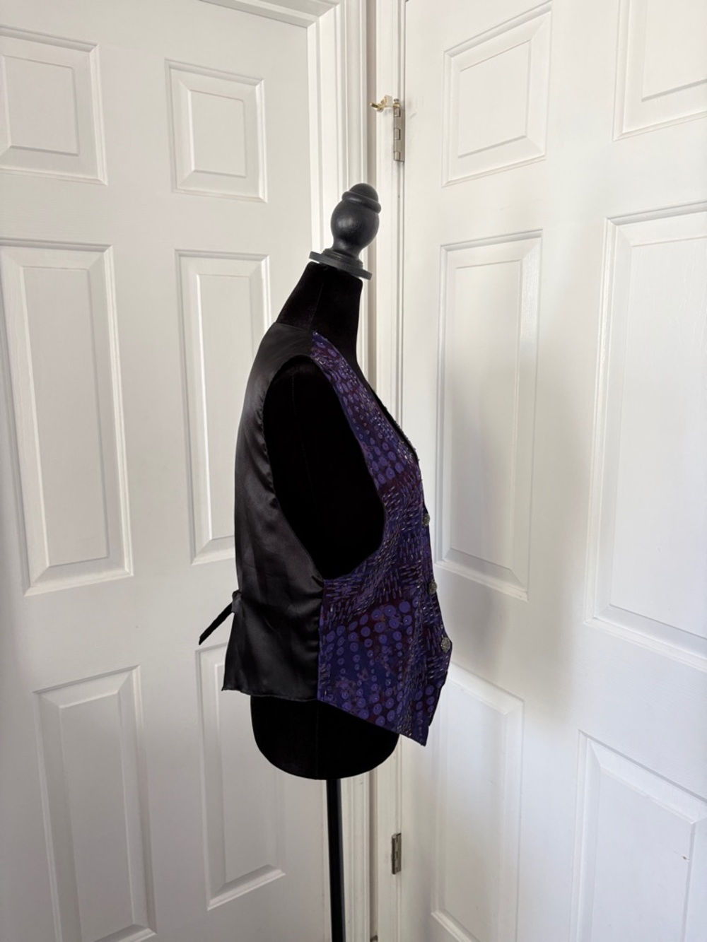 Red’s Threads Vintage Purple Patterned Beaded Button-Front Vest - Picture 5 of 12